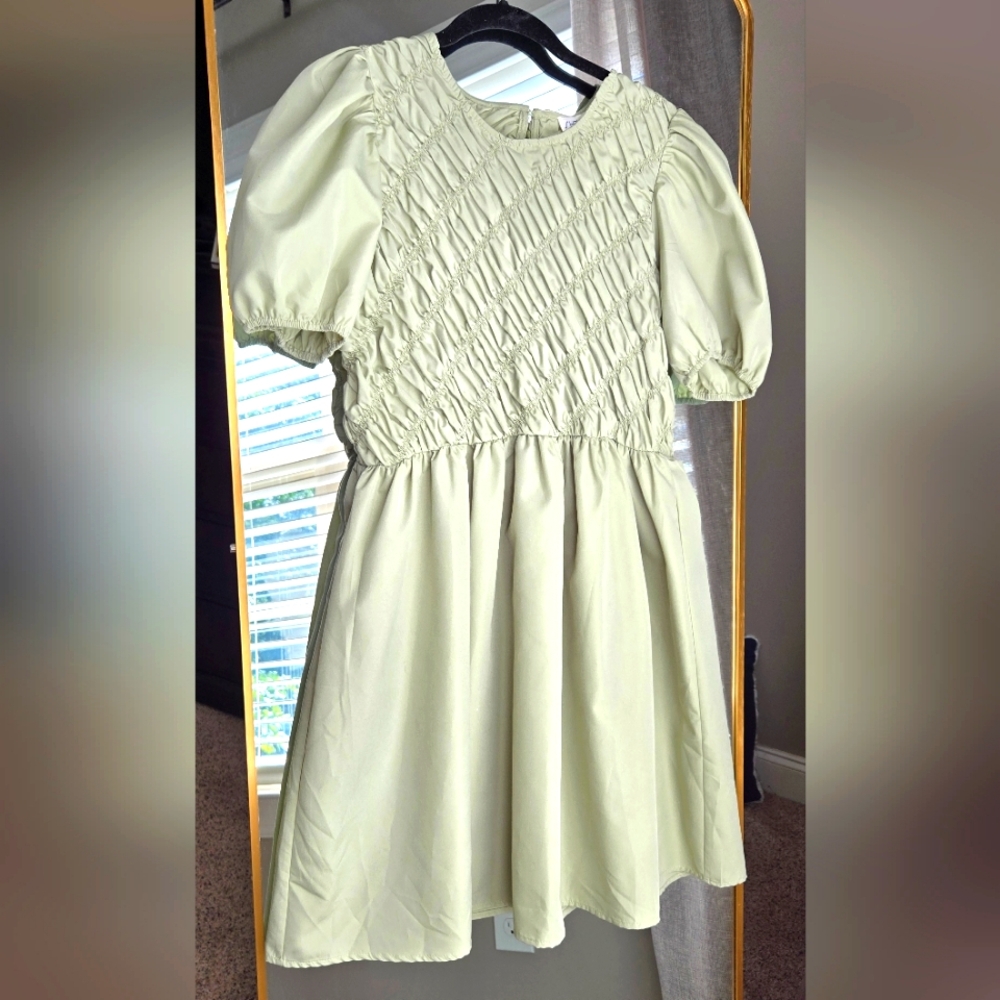NWT Bubble Sleeve L Green Dress
